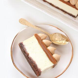 פס עוגת גבינה אפויה עם לוטוס ושוקולד לבן