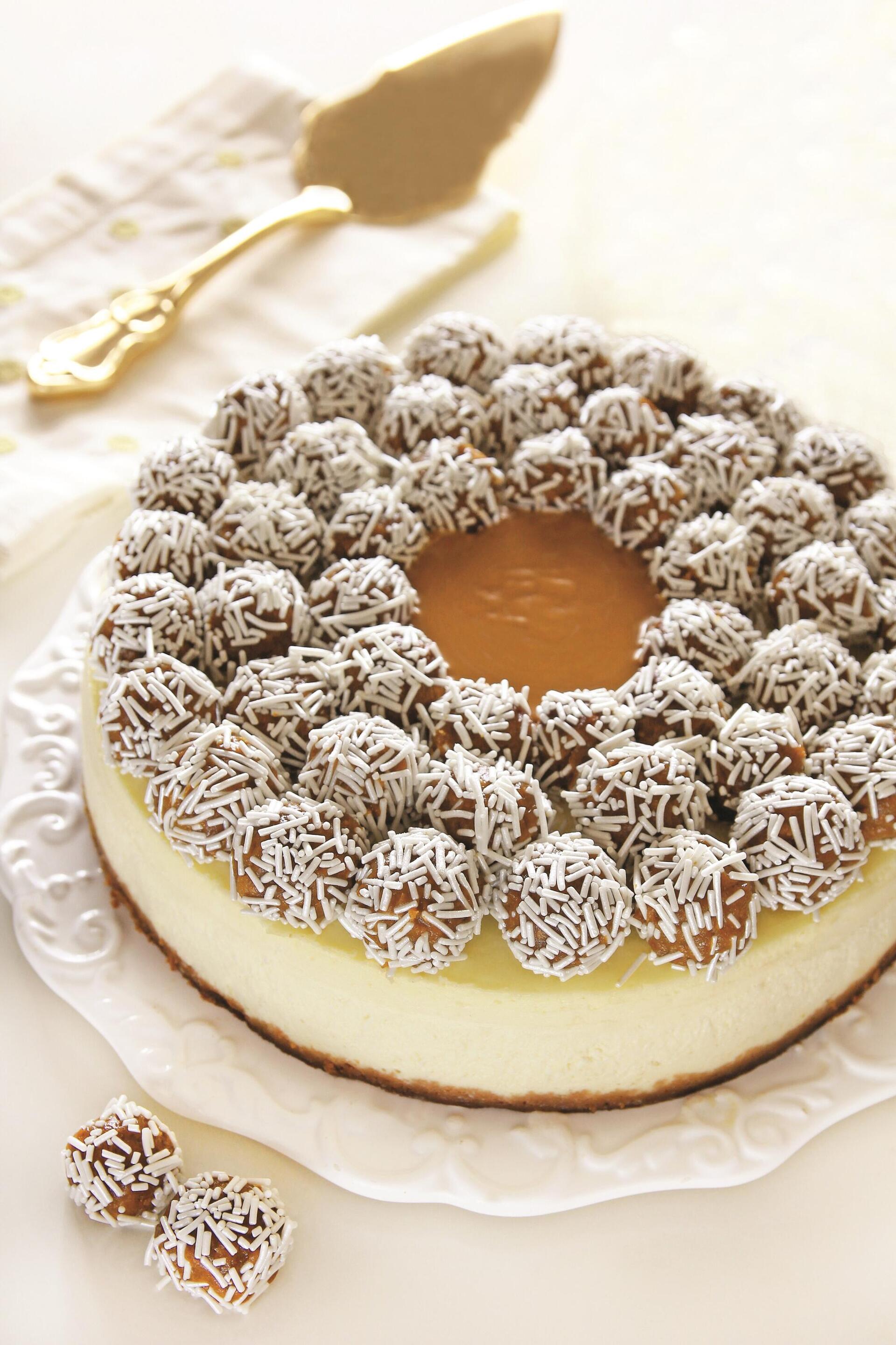 עוגת גבינה אפויה עם כדורי לוטוס 