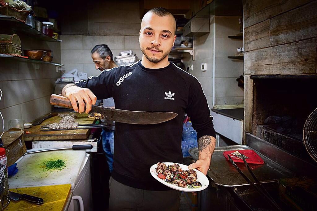 החרב שחותכת את הקבב של אבו שאהין