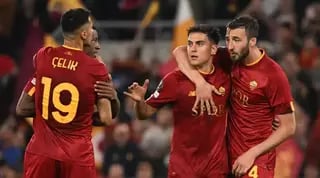 שחקני רומא חוגגים בסיום