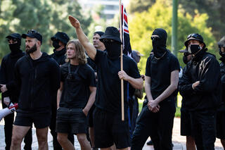 מפגינים ניאו נאצים ב מלבורן אוסטרליה