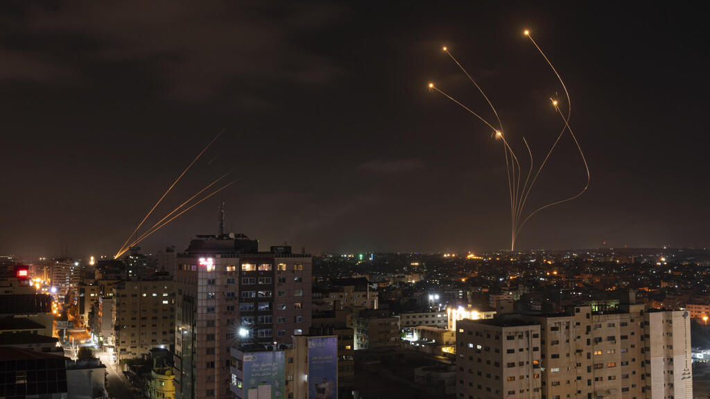 Gaza rockets fired toward Israeli communities (Photo: AP) שיגורים מרצועת עזה לכיוון ישראל
