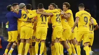 שחקני ברצלונה חוגגים אליפות