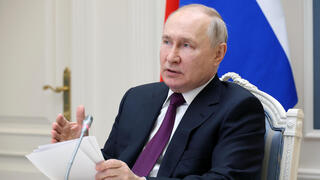 נשיא רוסיה פוטין משתתף מרחוק בטקס לחתימה על הסכם בניית קו רכבת ראשת-אסטרה עם איראן