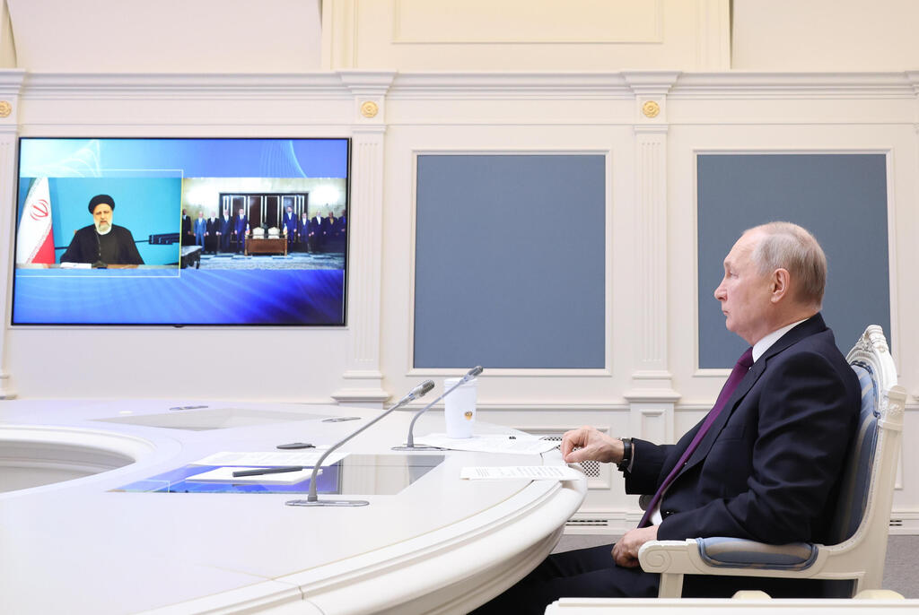 Russian President Vladimir Putin on video conference With Iranian President Ebrahim Raisi signing an agreement for the international North–South Transport Corridor 