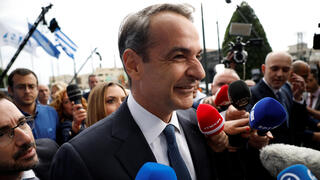 יוון בחירות ראש הממשלה ו מנהיג מפלגת הדמוקרטיה החדשה קיריאקוס מיצוטקיס