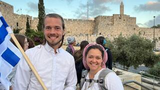 דניאל בן אליהו לצד אשתו הודיה ביום ירושלים