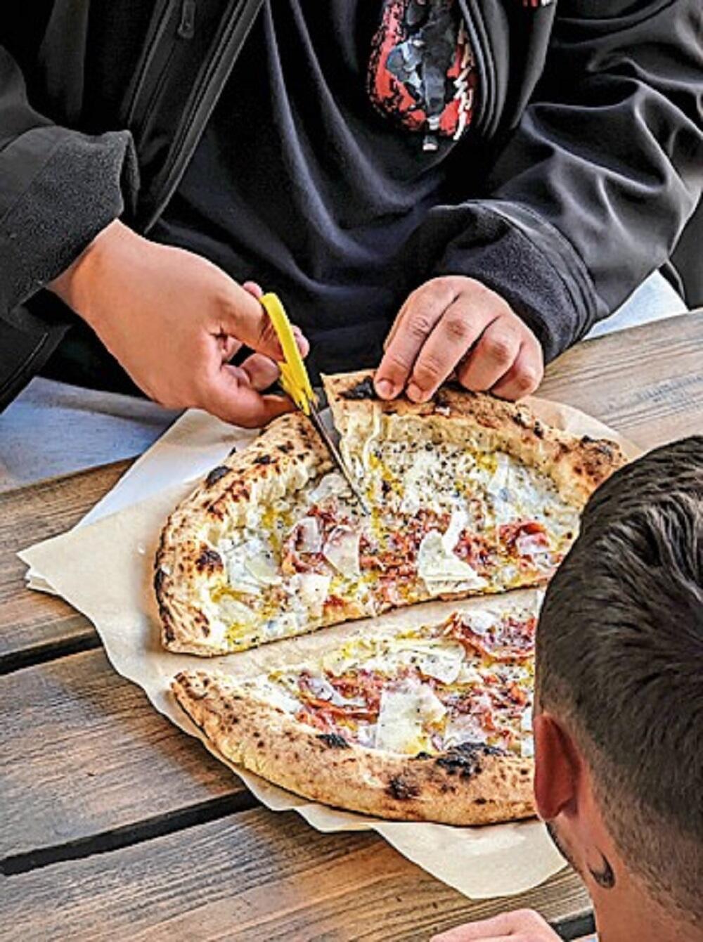 פיצה לה רוסטיקה