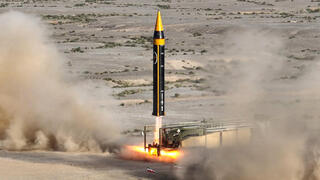 איראן חשפה טיל בליסטי חדש בשם חייבר