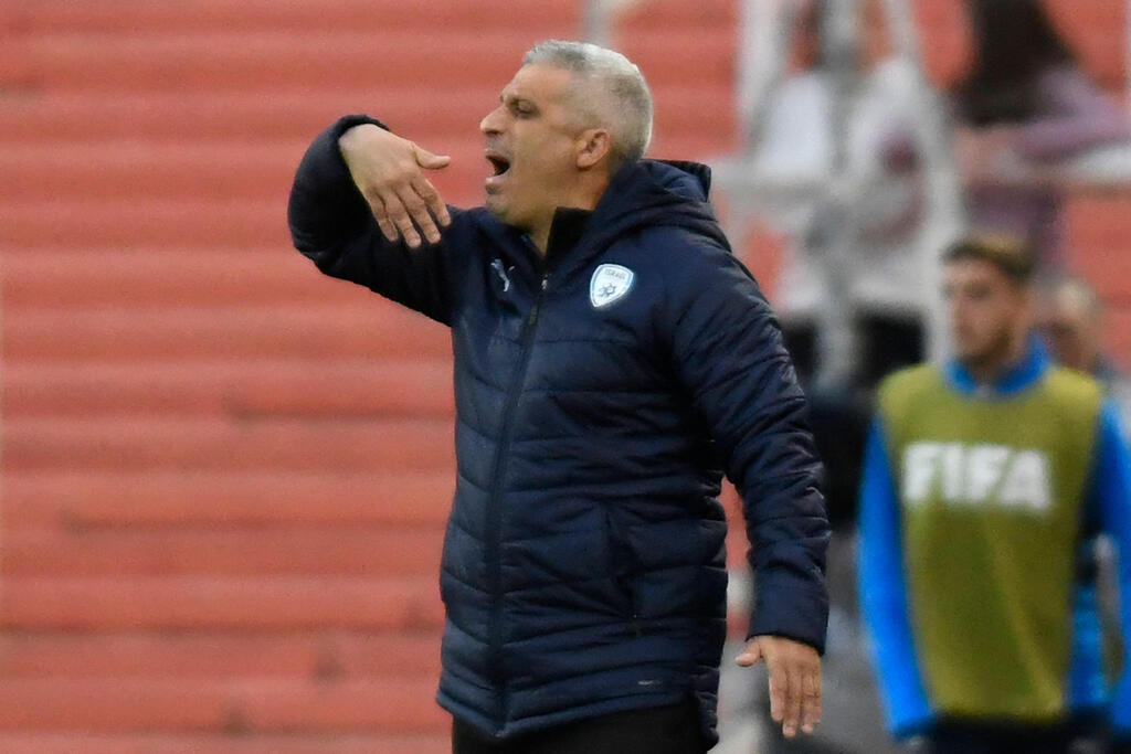 Coach Ofir Haim (Photo: Andres Larrovere / AFP) אופיר חיים