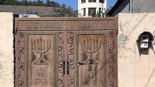 דלת של משפחה יהודית בכפר האדום באזרבייג'אן