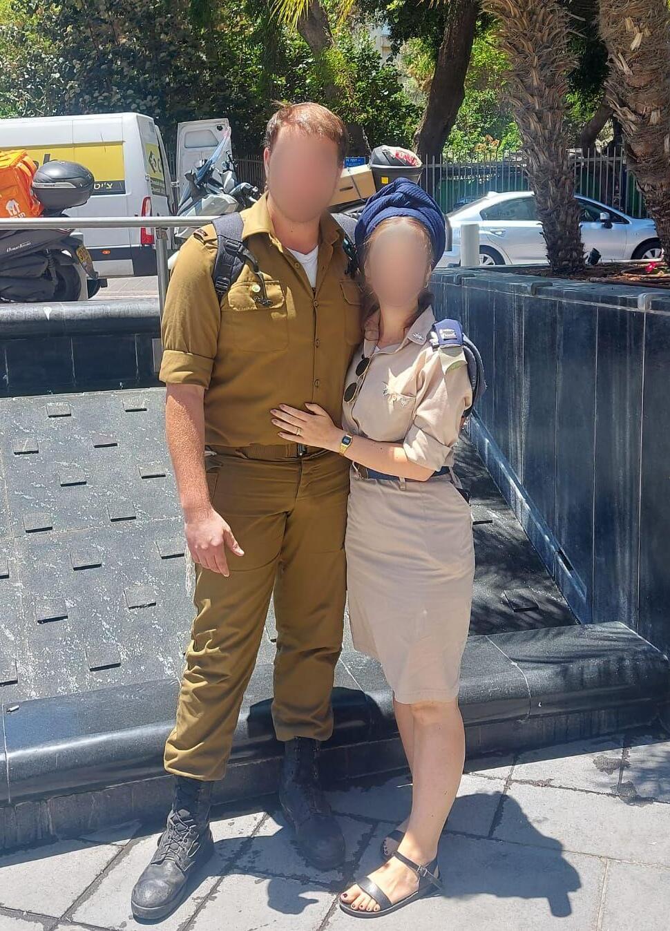 סגן ת' עם בעלה