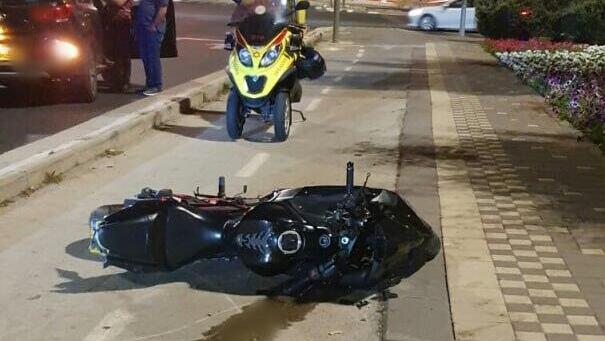 תאונת אופנוע עם שני רוכבים שהחליק ברחוב גולומב פינת שדרות מנחם בגין בירושלים