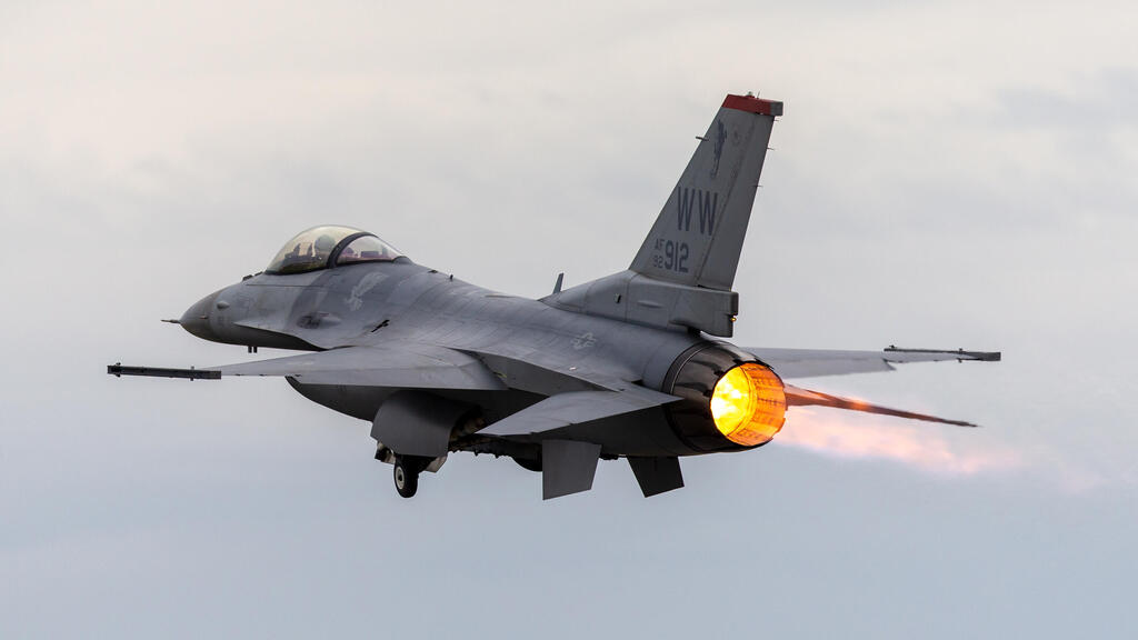 מטוס F-16 של צבא ארה"ב ארכיון 