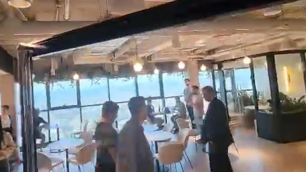 הפגנה נגד השר יואב קיש בביקור בחברת הייטק בתל אביב