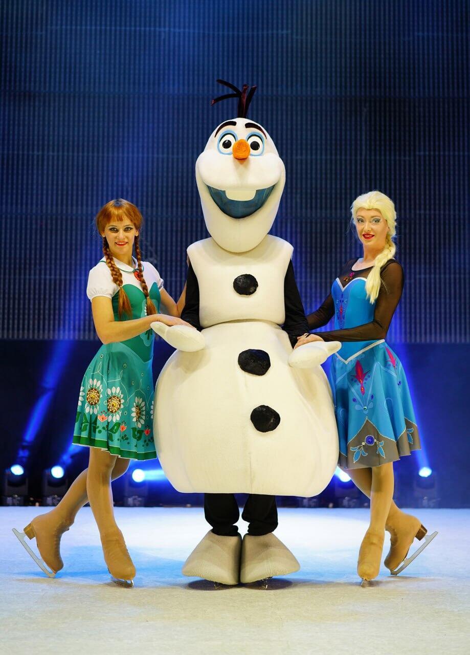 Anna, Olaf and Elsa 