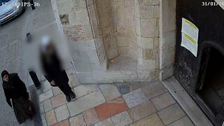 תיעוד של יריקה לעבר כנסייה והפגנות נגד תיירים נוצרים ברחבי ירושלים