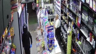 תיעוד: רגע הירי בפיצוציה בנתניה