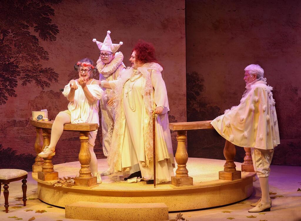 Сцена из спектакля "Квартет" театра "Идишпиль" (Фото: Лев Гельфанд) Сцена из спектакля "Квартет" театра "Идишпиль"