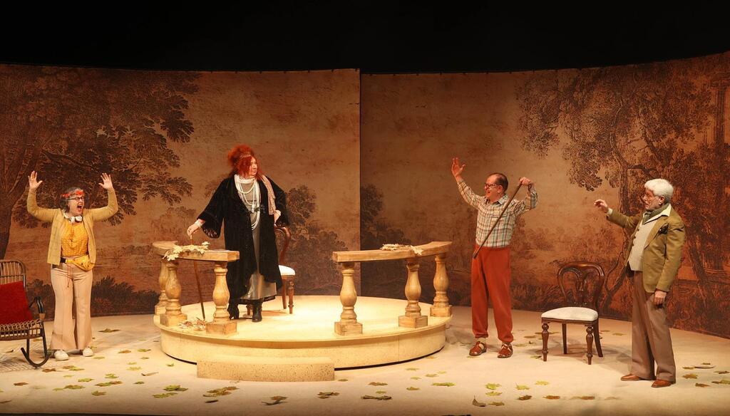 Сцена из спектакля "Квартет" театра "Идишпиль" (Фото: Лев Гельфанд) Сцена из спектакля "Квартет" театра "Идишпиль"