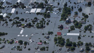 הצפה בכפר דניפרייני בשטח בשליטה רוסית באזור חרסון אוקראינה בעקבות פריצת סכר נובה קחובקה