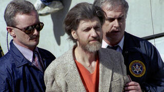 טד קזינסקי רוצח ה יונבומר ששלח פצצות בדואר ב ארה"ב ונתפס ב-1996 אחרי מצוד של 17 שנה