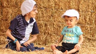 שני אחים הלוקים בתסמונת פרוגריה