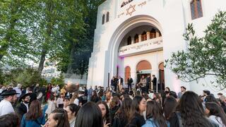 רחבת בית הכנסת "מקור חיים" בפורטו