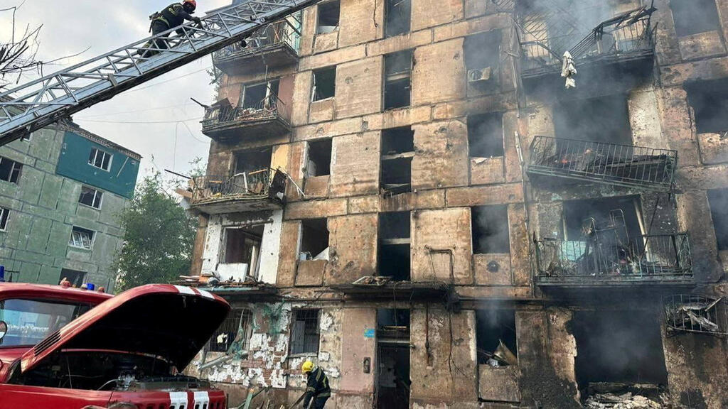 אוקראינה קריבי ריה בניין ש נפגע ב הפצצה של רוסיה לפחות 3 הרוגים ו 25 פצועים
