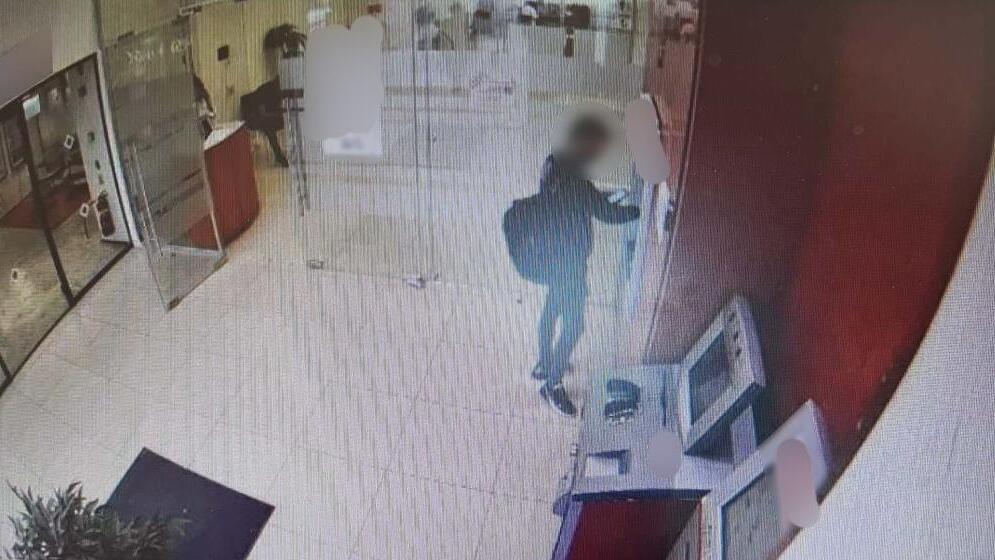 אחד החשודים בעוקץ מושך כספים מהכספומט