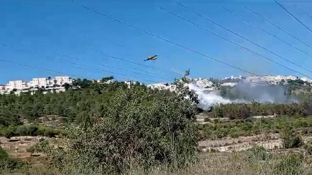 מטוס כיבוי בשריפה בירושלים