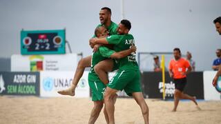 השחקנים חוגגים