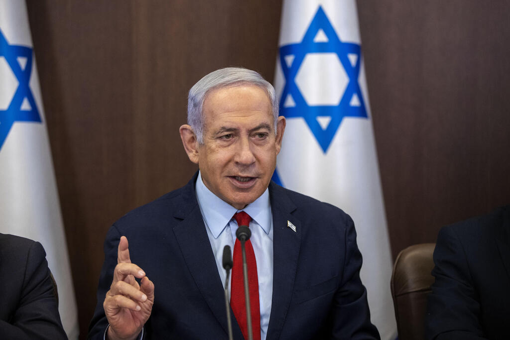 "נתחיל השבוע בצעדים מעשיים". נתניהו בישיבת הממשלה (צילום: עמית שאבי) ראש הממשלה נתניהו בישיבת הממשלה