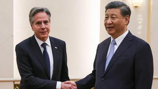 מפגש בין נשיא סין שי ג'ינפינג ל מזכיר המדינה של ארה"ב אנתוני בלינקן בביקור ב בייג'ינג