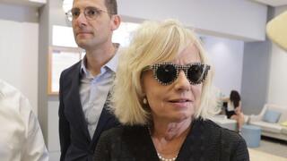 גלי בהרב מיארה מצביעה בבחירות ללשכת עורכי הדין בבית ציוני אמריקה בתל אביב