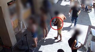 תיעוד השוטר שעוצר גבר שנצמד בחוף גורדון לבת 12 ותפס עליו מצלמה שצילמה בסתר