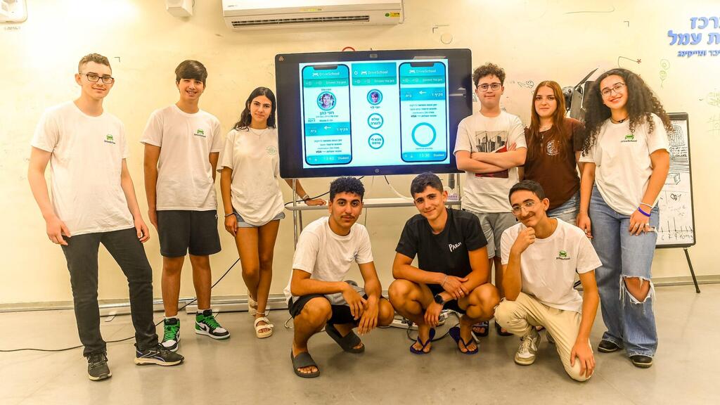 התלמידים שפיתחו את אפליקציית DriveSchool