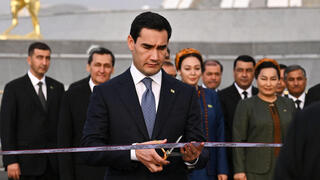 נשיא טורקמניסטן סרדר ברדימוחמדוב חונך עיר ארקדג על שם אביו הרודן גורבנגולי ברדימוחמדוב