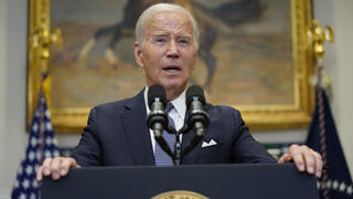 נשיא ארה"ב ג'ו ביידן נואם על פסיקת בית המשפט העליון שביטלה את תוכנית מחיקת חובות סטודנטים שיזם