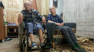 בני הזוג בביצקי בביתם בירושלים