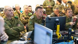 הערכת המצב בחפ״ק אוגדת איו״ש בראשות ראש הממשלה בנימין נתניהו, יחד עם שר הביטחון יואב גלנט, הרמטכ״ל רב-אלוף הרצי הלוי, ראש השב״כ רונן בר, מפקד חיל האוויר האלוף תומר בר ועוד