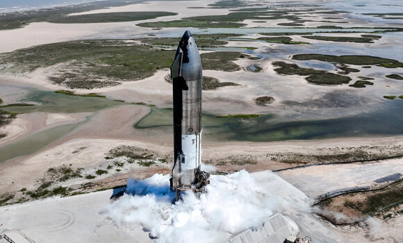 Starship 25 during the engine test at SpaceX's space base in Texas, June 26, 2023 