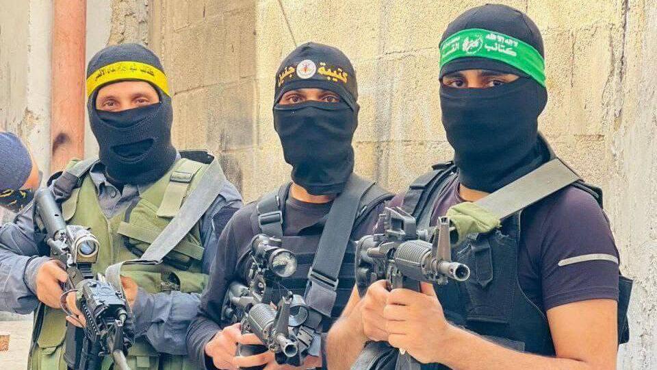 צעדה של חמושים רבים מגדודי חללי אל-אקצא בג'נין