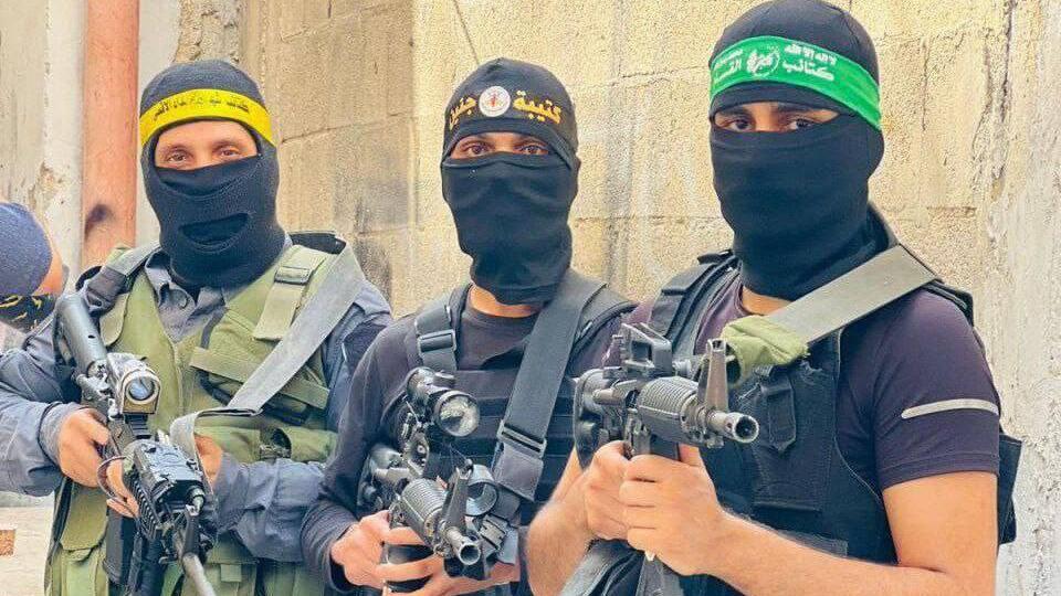 צעדה של חמושים רבים מגדודי חללי אל-אקצא בג'נין