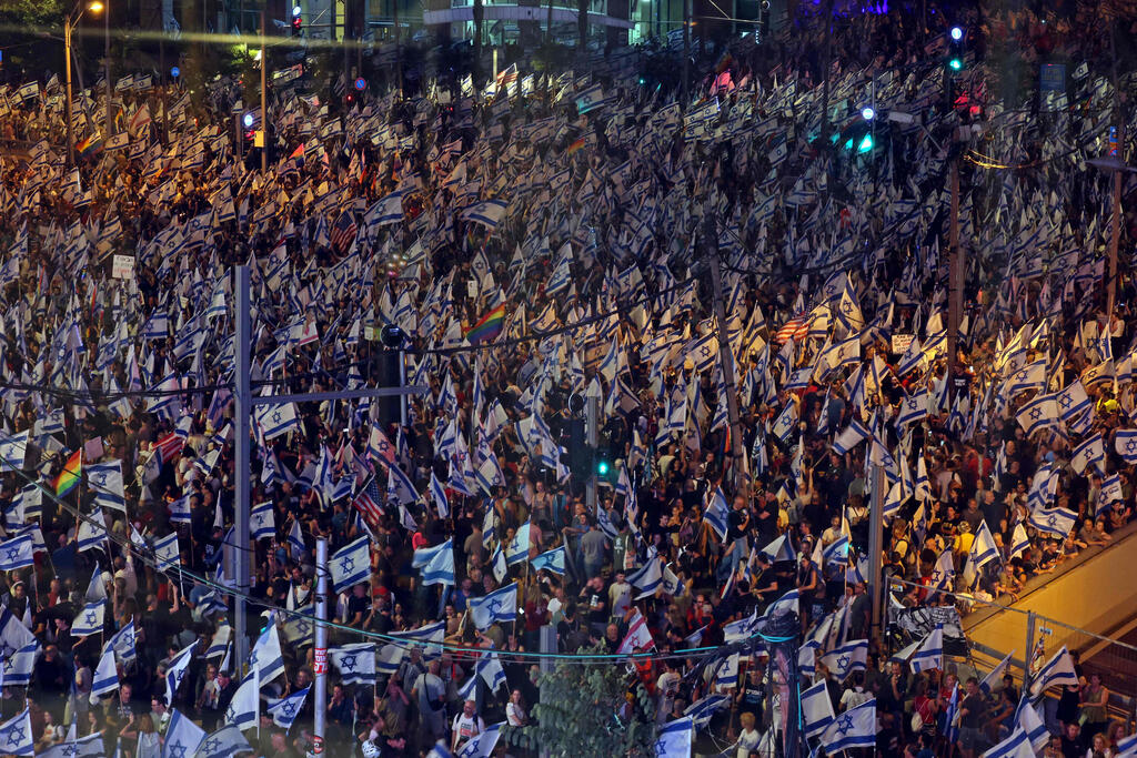 מפגינים ומפגינות בקפלן תל אביב