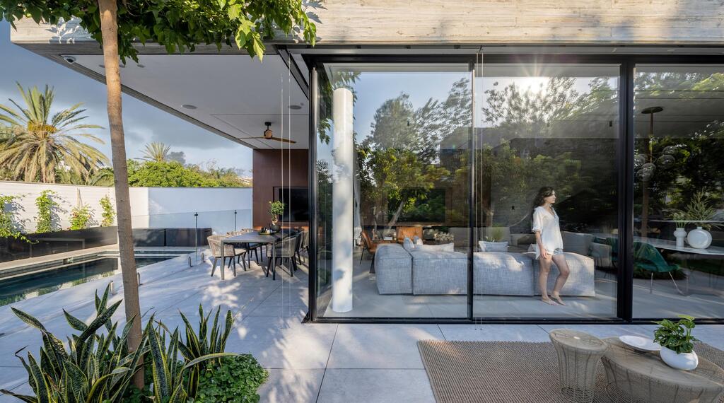 בית הבטון והזכוכית, עיצוב שחר-רוזנפלד אדריכלים