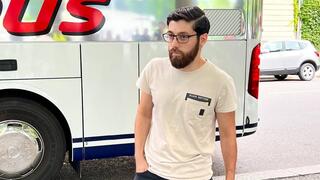 מול שגרירות ישראל בשבדיה: נערכים להצית ספר תורה