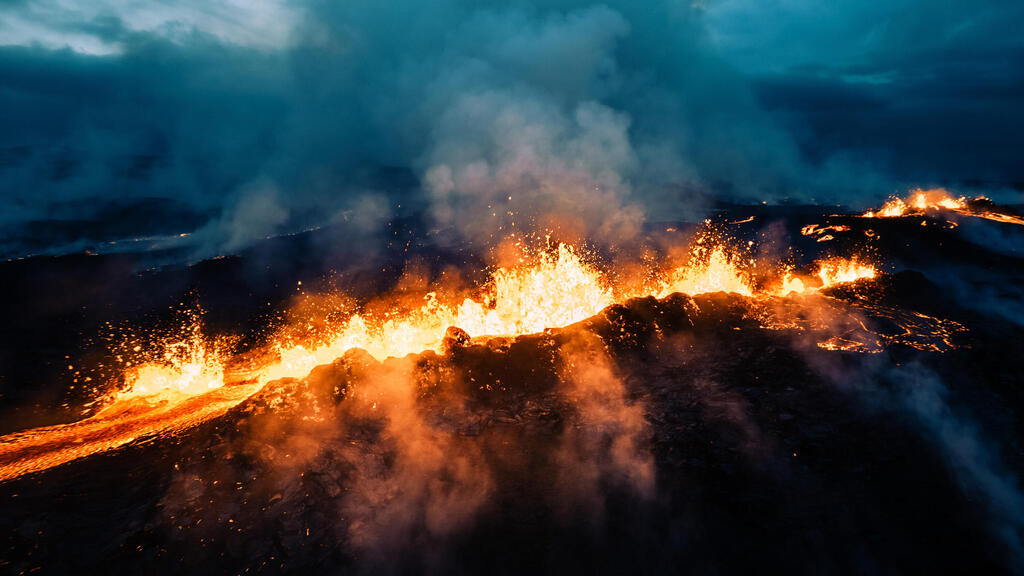 התפרצות הר הגעש פאגְרדאלסְפִיאטְלְ  שבאיסלנד