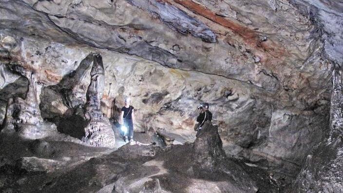Researchers in the Te’omim cave 