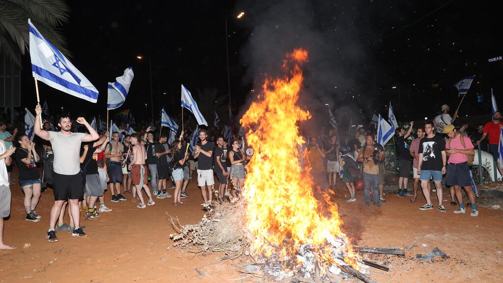 הפגנה נגד המהפכה המשפטית בתל אביב